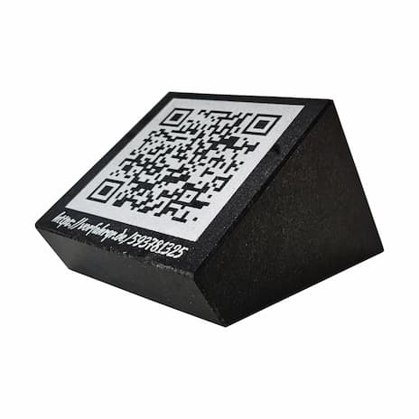 Grabstein mit QR Code Die Brucke zwischen Vergangenheit und Zukunft Grabstein mit QR Code Die Brucke zwischen Vergangenheit und Zukunft